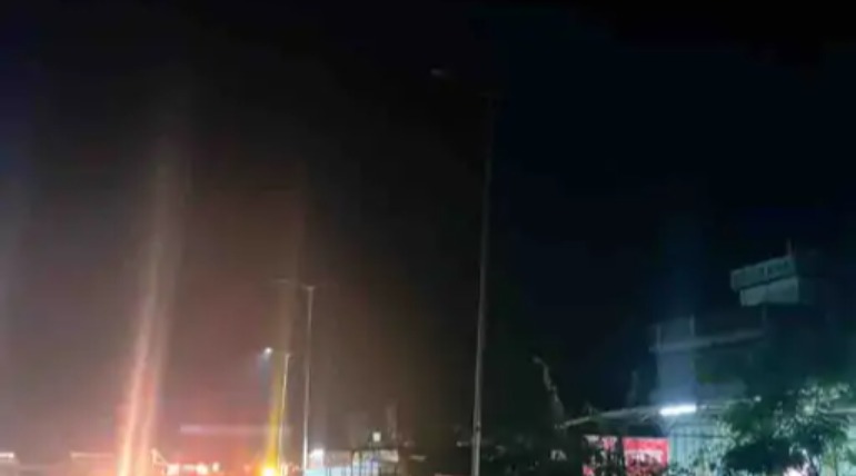 कौड़ीराम में फोरलेन जीरो पॉइंट पर अंधेरा, सोहगौरा बंधे के पास रात में आवागमन जोखिमभरा