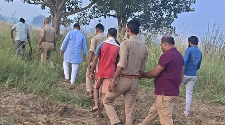 गोरखपुर में आश्रम के पास मिले 10-12 गौवंश के अवशेष, ग्रामीणों ने 2 घंटे हाईवे जाम किया