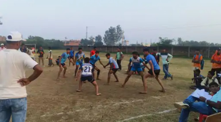 हाटा बाजार में तहसील स्तरीय कबड्डी प्रतियोगिता, 10 स्कूलों के खिलाड़ियों ने दिखाया दम