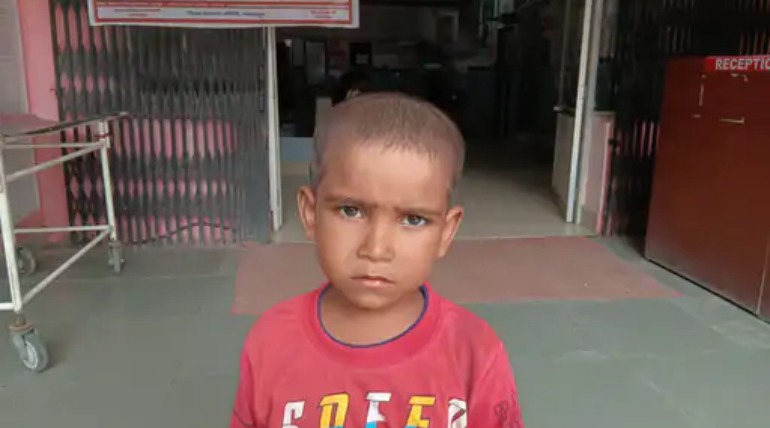 कुत्ते ने बच्चा समेत 5 लोगों को काटा, भटहट सीएचसी में सभी घायलों का इलाज