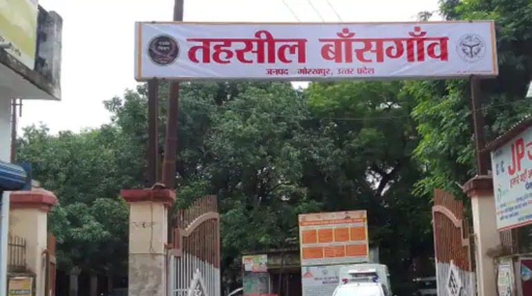 बांसगांव में लेखपालों ने 193 गांवों का काम छोड़ा