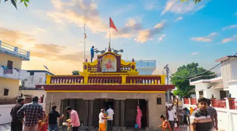 बांसगांव के दुर्गा मंदिर में अष्टमी पर खास परंपराएं