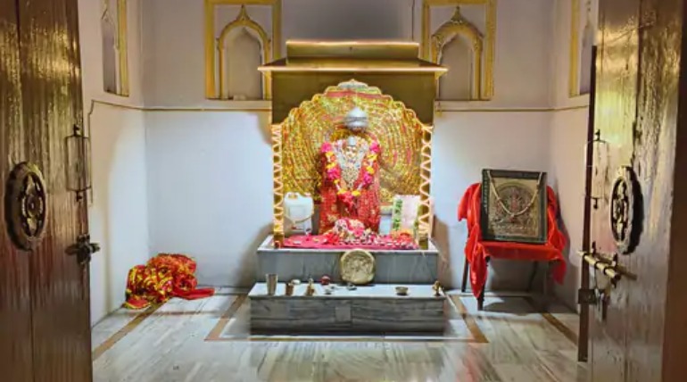 उनवल के मां दुर्गा मंदिर से जुड़ा 1883 का विवाद, शारदीय नवरात्र में उमड़ रही भक्तों की भीड़