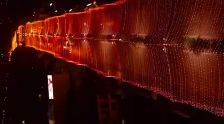 गोरखपुर-महराजगंज मार्ग पर 2 किमी तक जगमगाए पिलर, नवरात्रि के लिए गुलरिया वार्ड 30 में की गई आकर्षक सजावट
