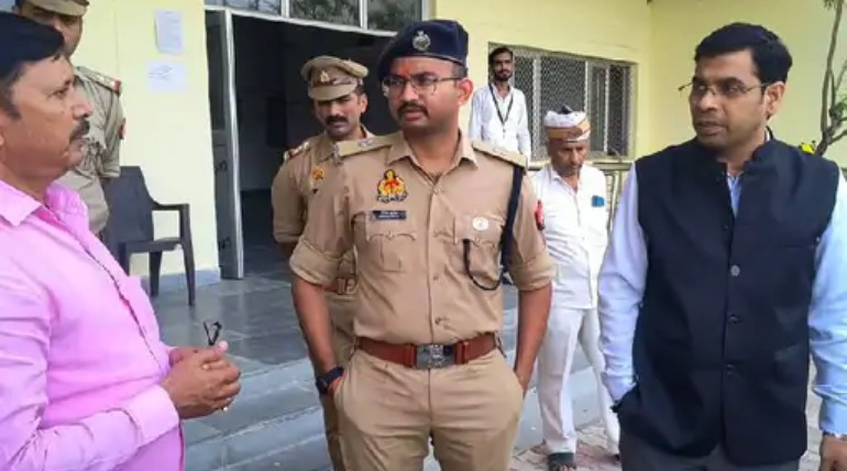 गोरखपुर RTO ऑफिस पर दलाली करते पकड़ा गया संदिग्ध, FIR दर्ज कर पुलिस ने जेल भेजा